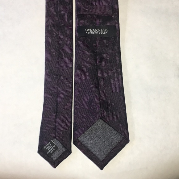 Kenneth Cole Awearness, dark purple with lighter organic floral pattern tie. - Picture 3 of 7